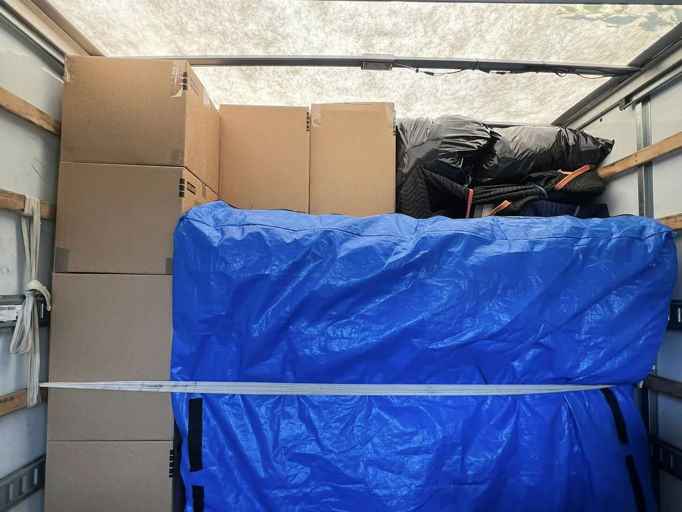 Protected household load arranged inside a moving truck
