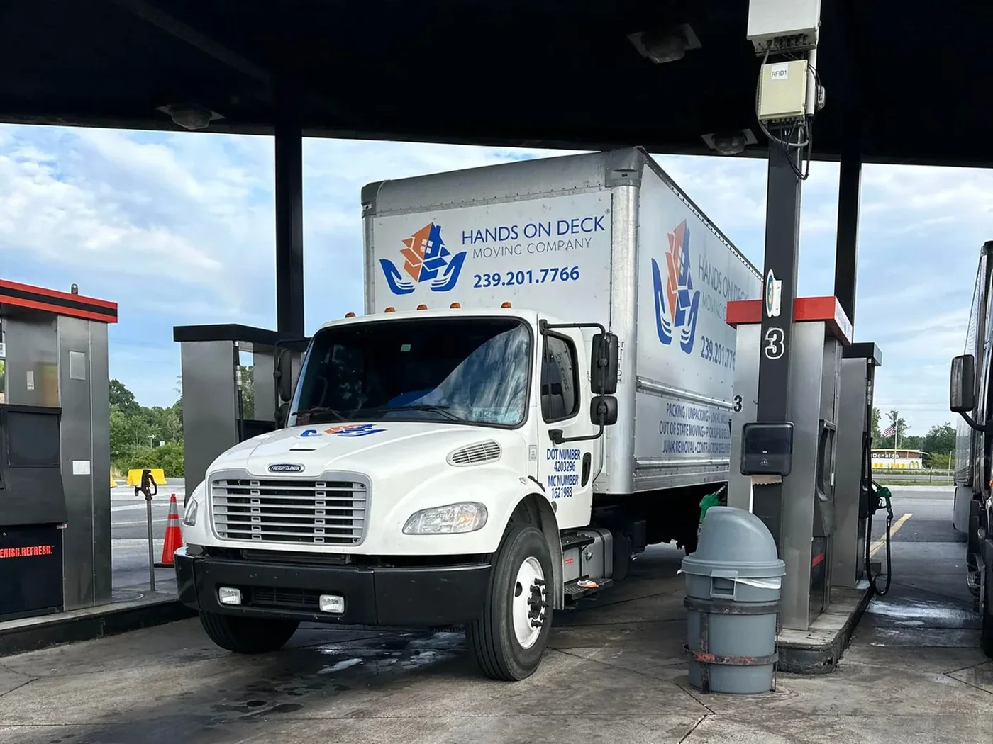 Hands On Deck branded moving truck ready for a Southwest Florida move