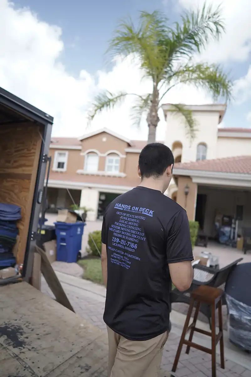 Hands On Deck mover working at a Southwest Florida home